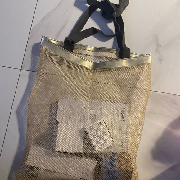 Mixed bundle of facial masks in tote and carry case - Picture 8 of 8